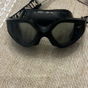 NIKE expanse swim Goggle easy to adjust